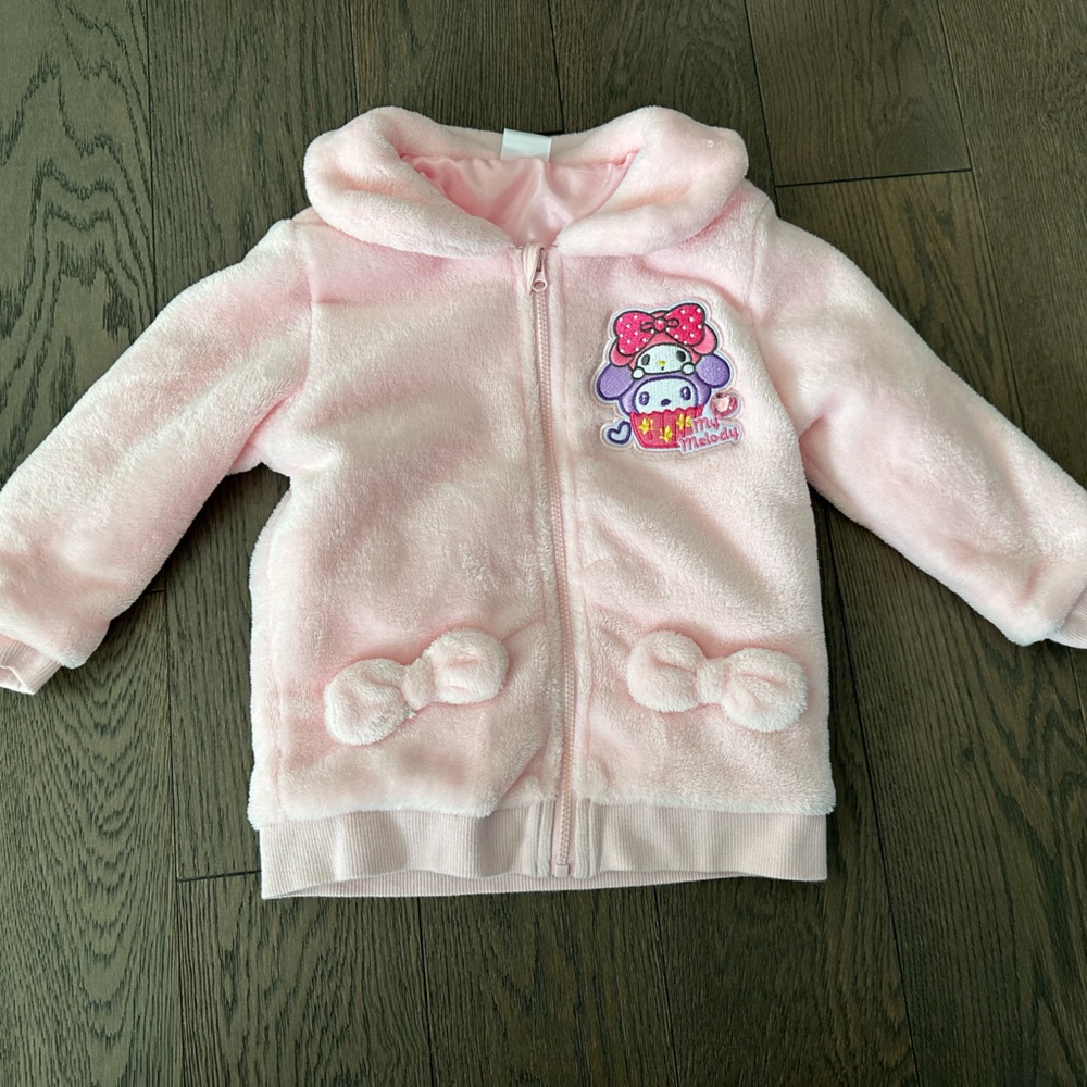 Light fluffy coat with front zipper